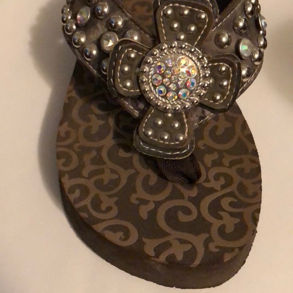 Cross sandals - Picture 2 of 2
